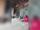 হারিয়ে যাচ্ছে গ্রামবাংলার ঐতিহ্যবাহী ঢেঁকি : এখন আর শোনায় না সেই ধুপধাপ শব্দ