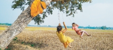 স্মৃতির ক্যানভাসে শৈশবের সোনালি দিনগুলো