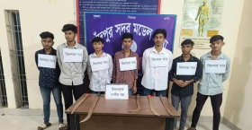 চাঁদপুরে দেশীয় অস্ত্রসহ কিশোর গ্যাংয়ের ৭ সদস্য গ্রেফতার